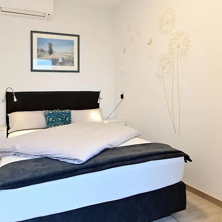 Uhl Kleines & Kleine Oase Apartment *